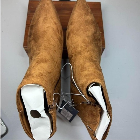 Universal Thread Womens 8 Brown Faux Suede Pointed Kitten Heel Ankle Boots NWT - Picture 3 of 6